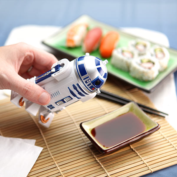 117a_star_wars_soy_sauce_dispenser_inuse-1